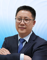 閆東偉博士